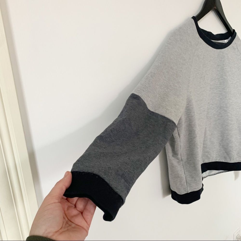 Reebok Gray and Black Sweatshirt - Picture 6 of 8